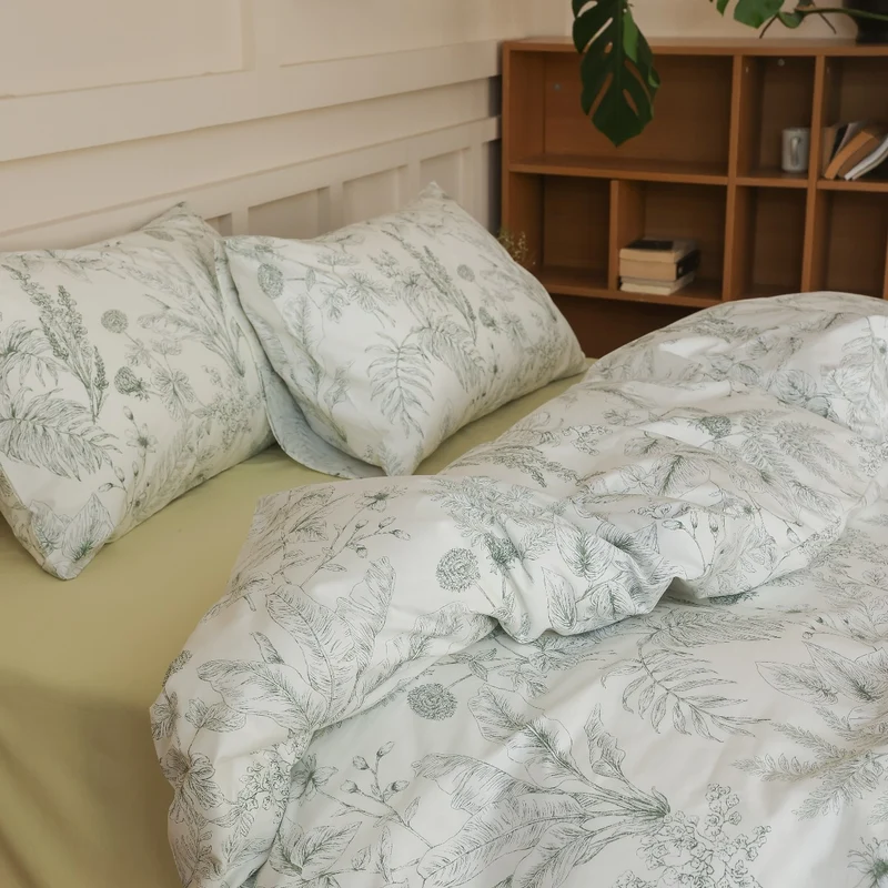 Baumwoll-Perkal Bettwäschegarnitur mit botanischem Skizzenprint und verdecktem Hotelverschluss
