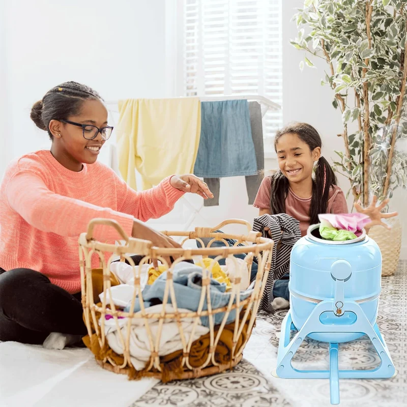 No space? No problem! This non-electric portable washing machine is ideal for small spaces.