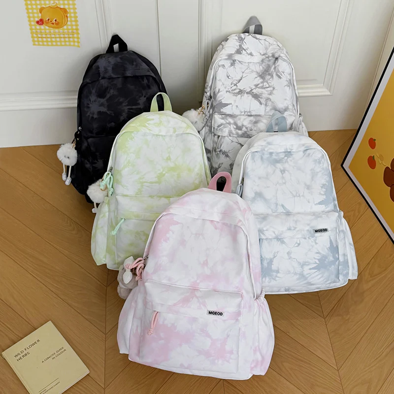 Leichte Freizeit-Rucksack mit Plüsch-Schlüsselanhänger Karnz