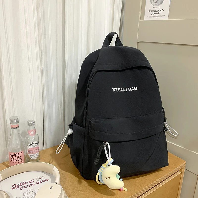 Leichtgewichtige Freizeit-Rucksack mit dekorativem Schlüsselanhänger Karnz