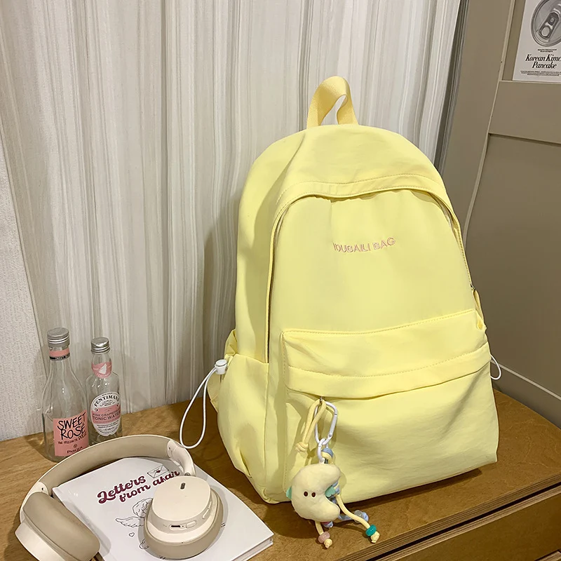 Leichtgewichtige Freizeit-Rucksack mit dekorativem Schlüsselanhänger Karnz