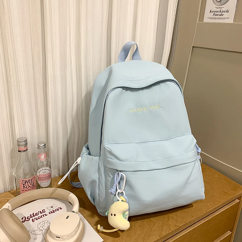Leichtgewichtige Freizeit-Rucksack mit dekorativem Schlüsselanhänger Karnz