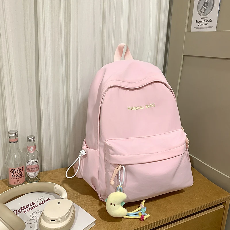 Leichtgewichtige Freizeit-Rucksack mit dekorativem Schlüsselanhänger Karnz