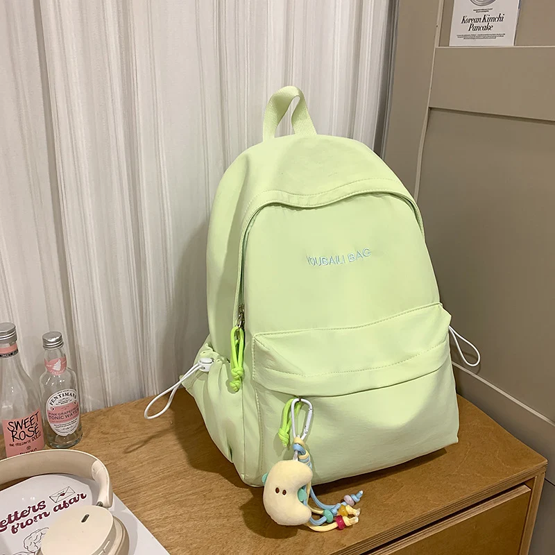 Leichtgewichtige Freizeit-Rucksack mit dekorativem Schlüsselanhänger Karnz
