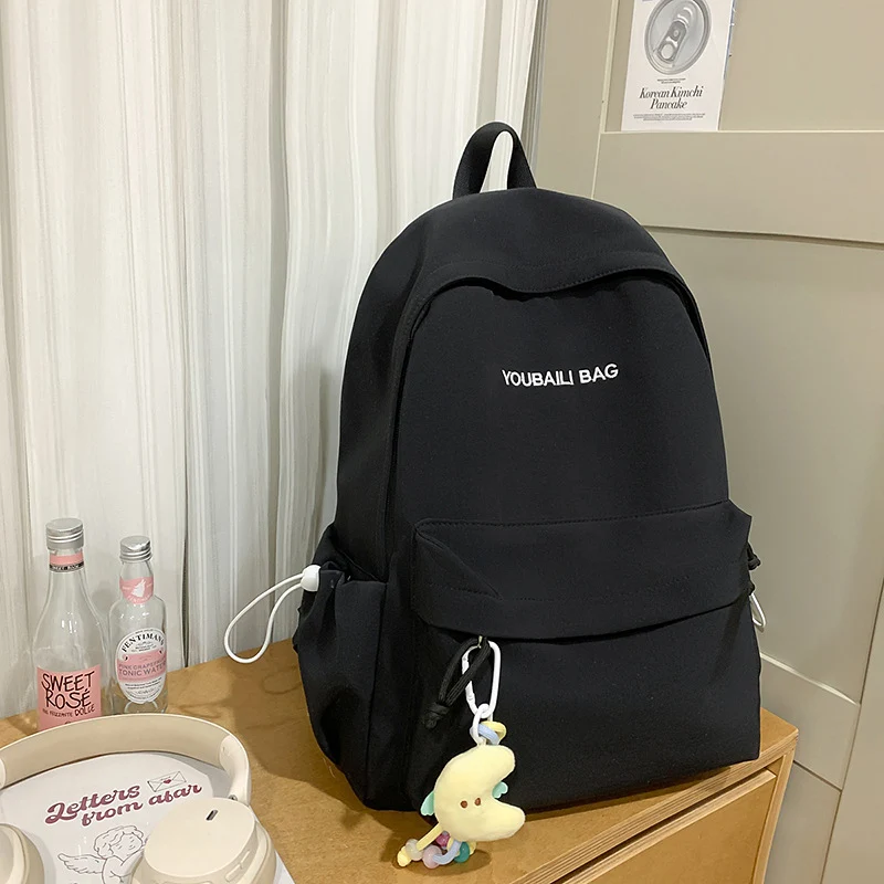 Leichtgewichtige Freizeit-Rucksack mit dekorativem Schlüsselanhänger Karnz