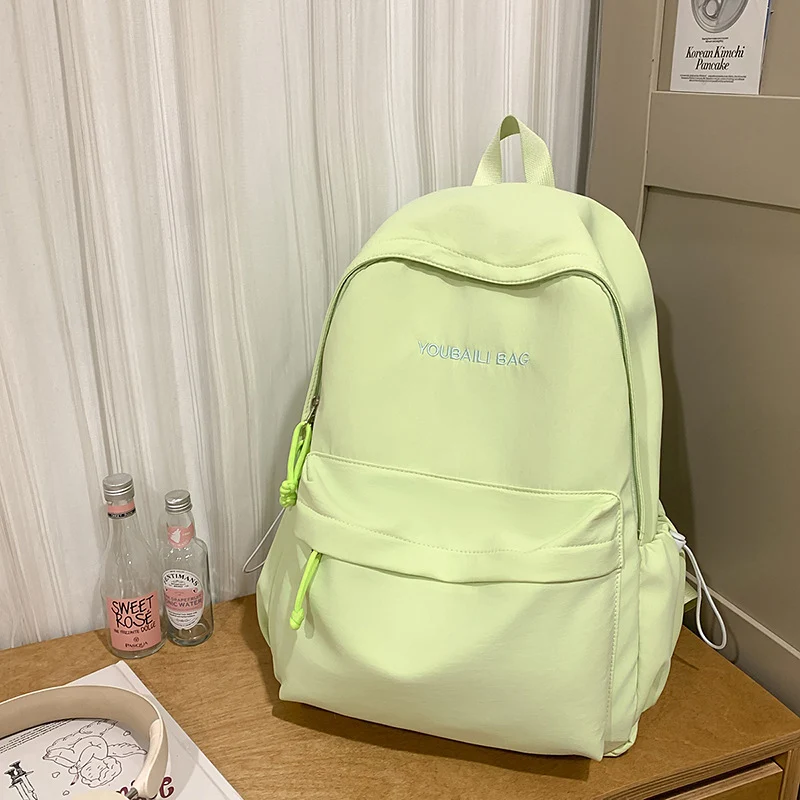 Leichtgewichtige Freizeit-Rucksack mit dekorativem Schlüsselanhänger Karnz