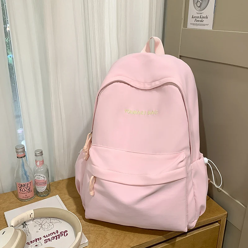 Leichtgewichtige Freizeit-Rucksack mit dekorativem Schlüsselanhänger Karnz