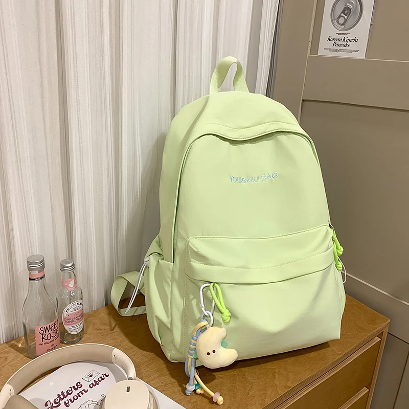 Leichtgewichtige Freizeit-Rucksack mit dekorativem Schlüsselanhänger Karnz