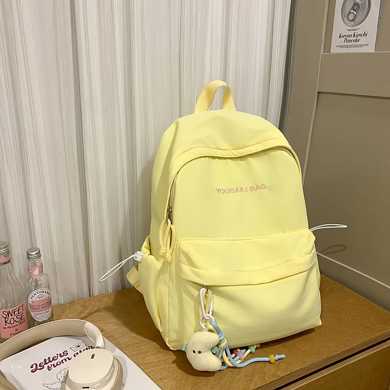 Leichtgewichtige Freizeit-Rucksack mit dekorativem Schlüsselanhänger Karnz