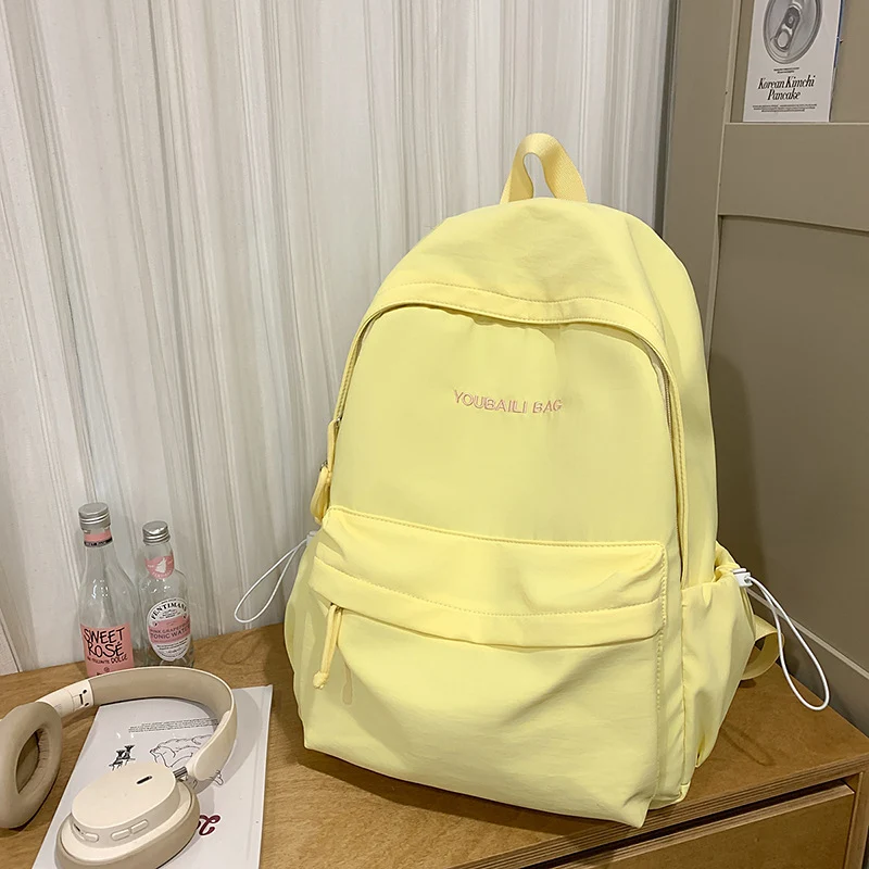 Leichtgewichtige Freizeit-Rucksack mit dekorativem Schlüsselanhänger Karnz