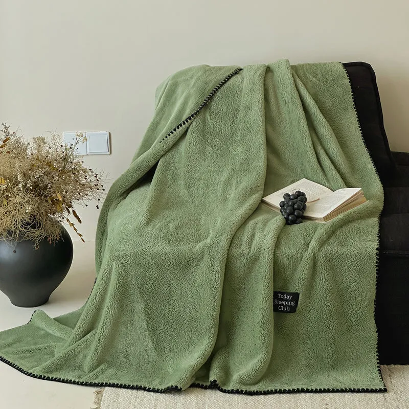 Extraweiche Mikrofleece-Wohndecke mit dekorativer Ziernaht