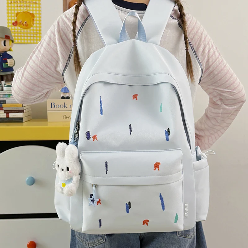 Leichter Rucksack mit süßem gesticktem Design Karnz
