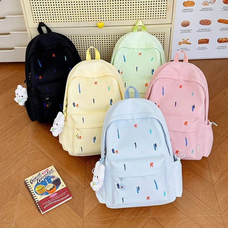 Leichter Rucksack mit süßem gesticktem Design Karnz