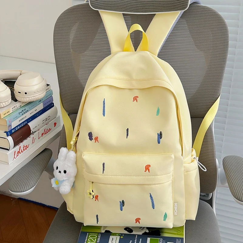 Leichter Rucksack mit süßem gesticktem Design Karnz