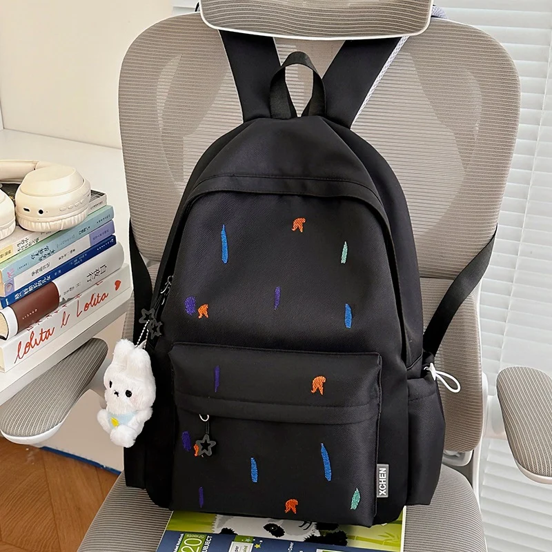Leichter Rucksack mit süßem gesticktem Design Karnz