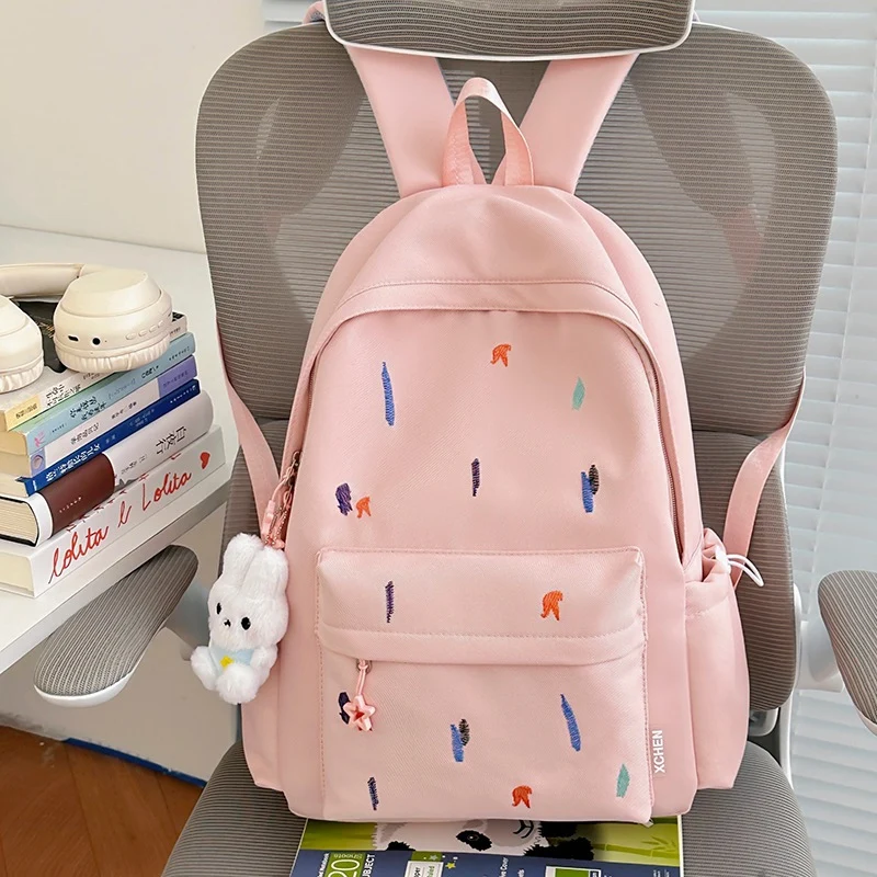 Leichter Rucksack mit süßem gesticktem Design Karnz