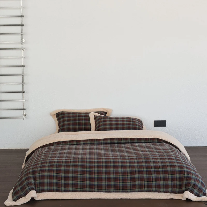 Bettwäsche-Set aus kuscheligem kariertem Flanell mit Teddyfleece-Kante