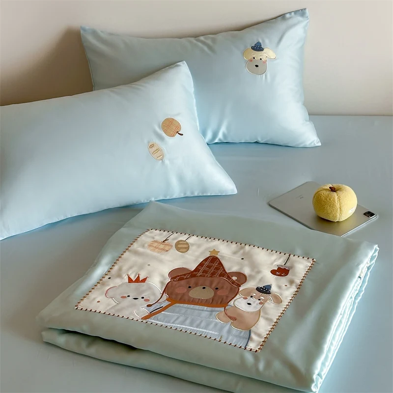 Kinder-Bettwäscheset mit applizierten Tierfiguren, satinierter Hülle und gesteppter Decke