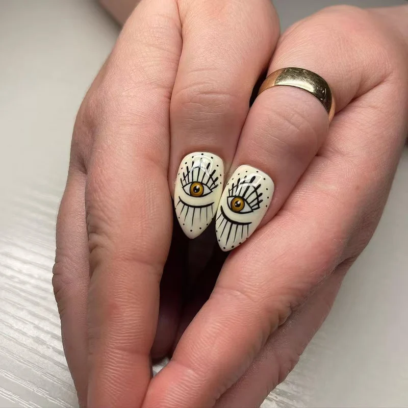 Künstlerische Nagelkunst