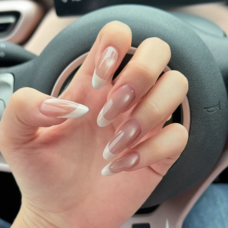 Vielseitiges Press-On-Nagelset mit einzigartigen Kunstdesigns