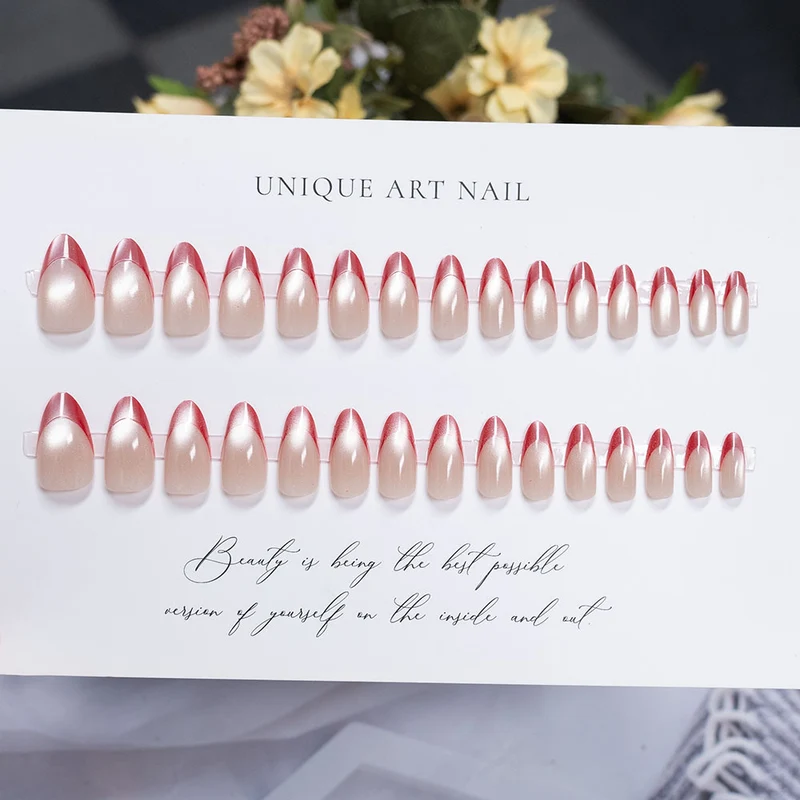 Vielseitiges Press-On-Nagelset mit einzigartigen Kunstdesigns