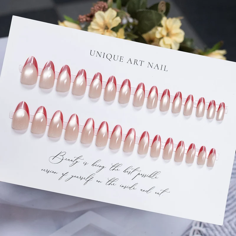 Vielseitiges Press-On-Nagelset mit einzigartigen Kunstdesigns