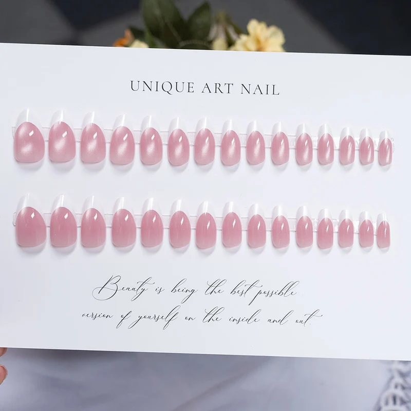 Vielseitiges Press-On-Nagelset mit einzigartigen Kunstdesigns