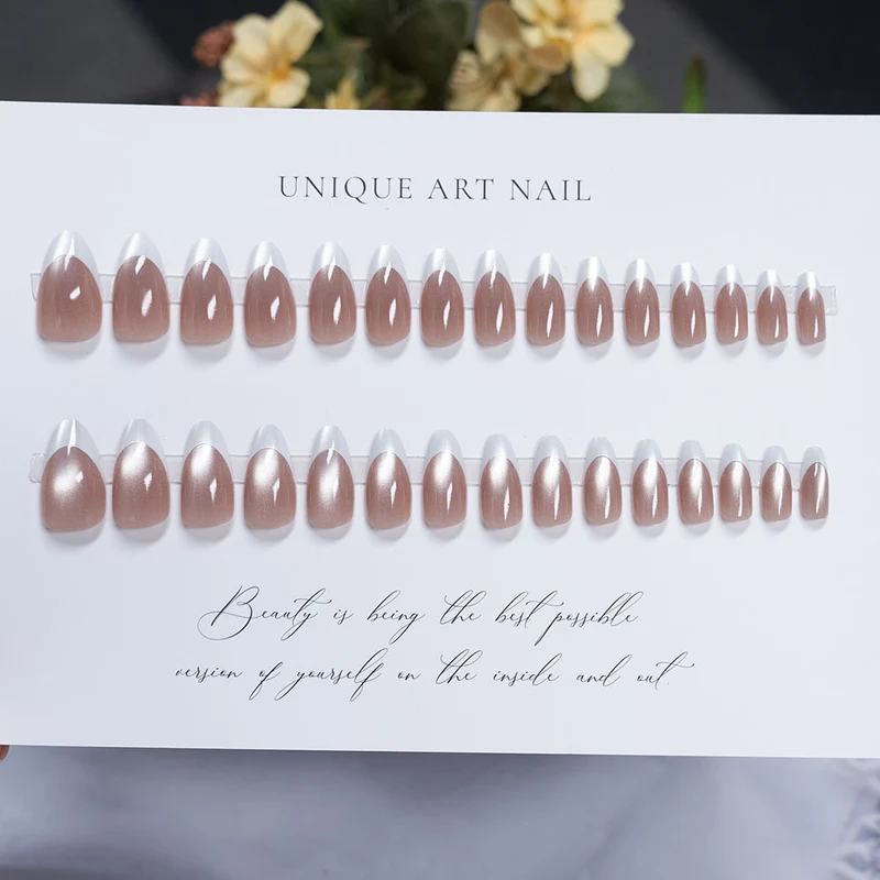 Vielseitiges Press-On-Nagelset mit einzigartigen Kunstdesigns
