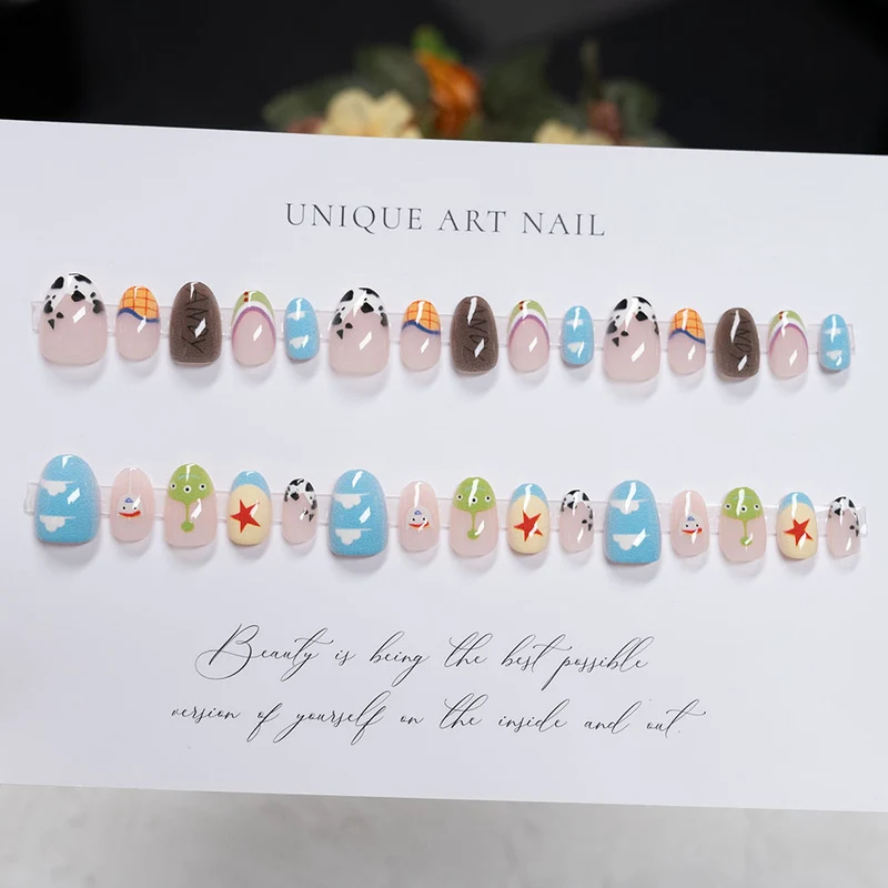 Themen Press-On Nagelkunst Set mit Cartoon-Charakter-Designs