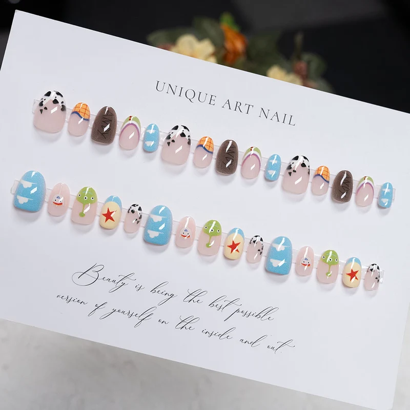 Themen Press-On Nagelkunst Set mit Cartoon-Charakter-Designs