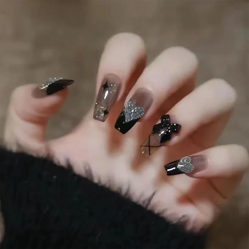 Stylisches Press-On-Nagelset
