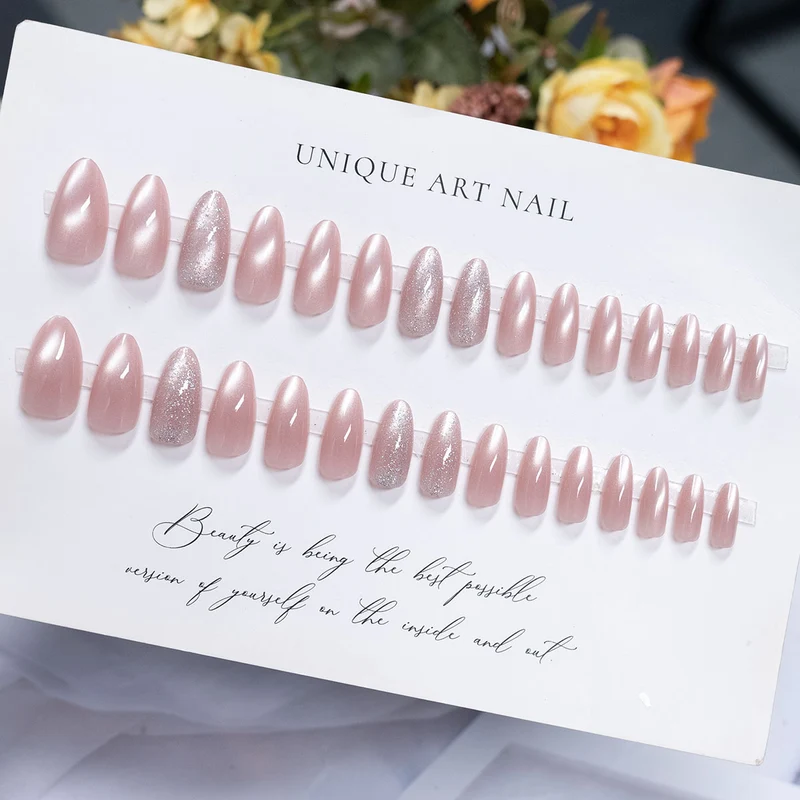 Press-On-Nagelset mit Glitzerakzenten