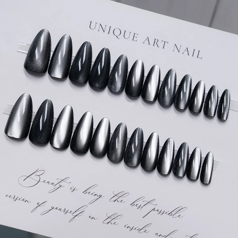 Press-On Nail Art Set mit Metallic-Finish