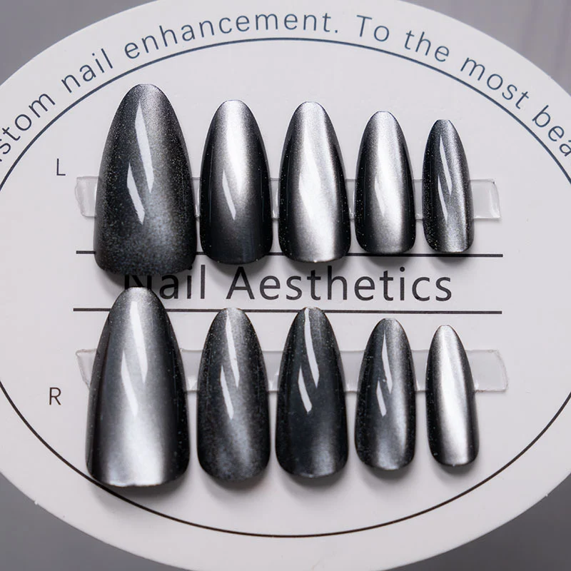 Press-On Nail Art Set mit Metallic-Finish