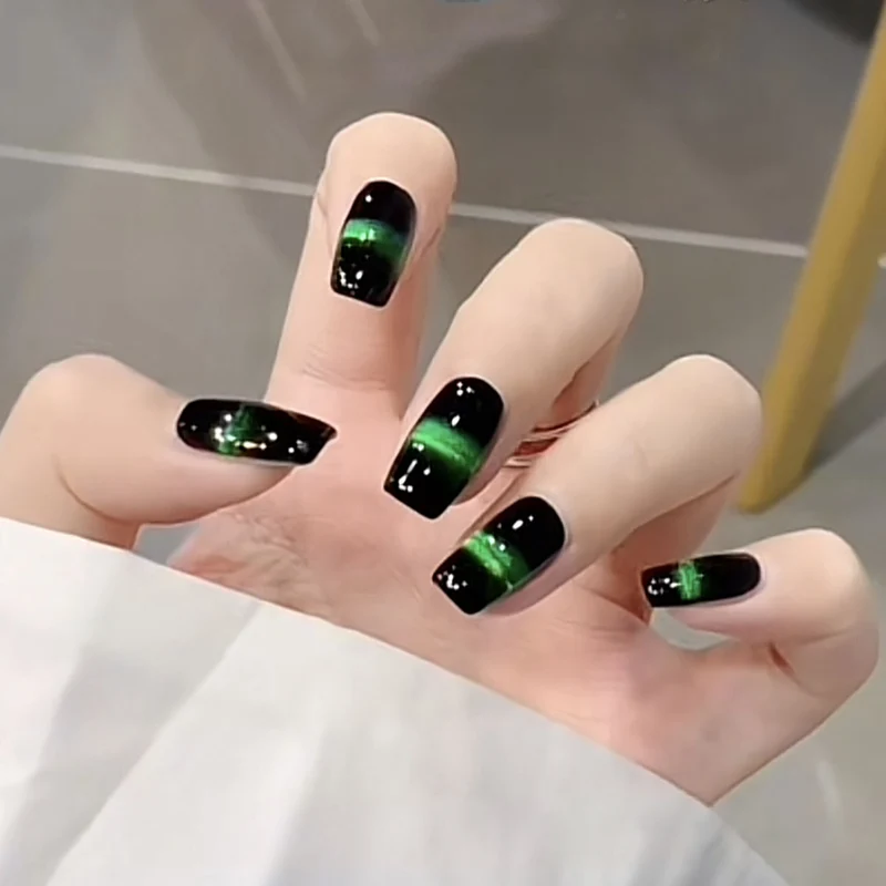 Press-On Nagelkunst Set mit glänzendem Verlaufsdesign