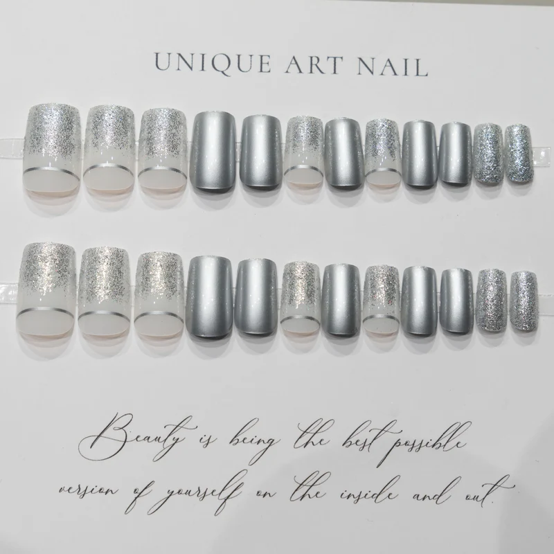 Glitzernde Ombre Nagelkunst