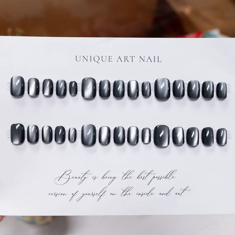 Stilvolle Glänzende Nagelkunst