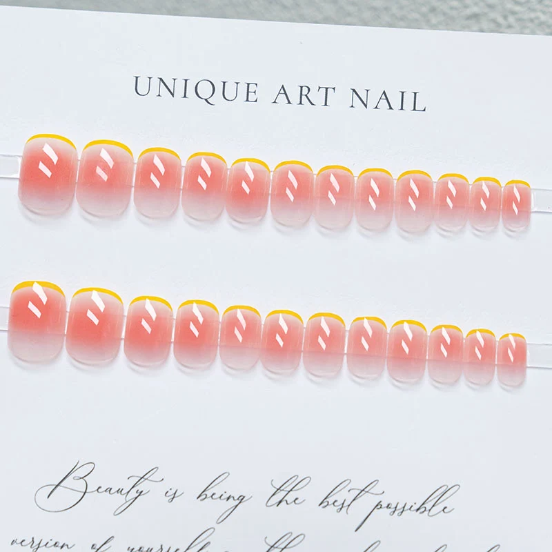 Stylische French Tip Press-On Nägel