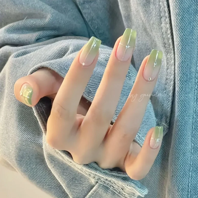 Stylische Acryl-Nagelkunst