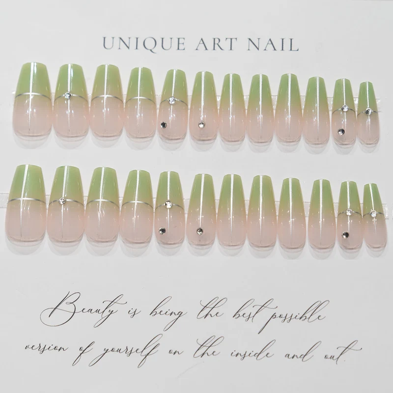 Stylische Acryl-Nagelkunst