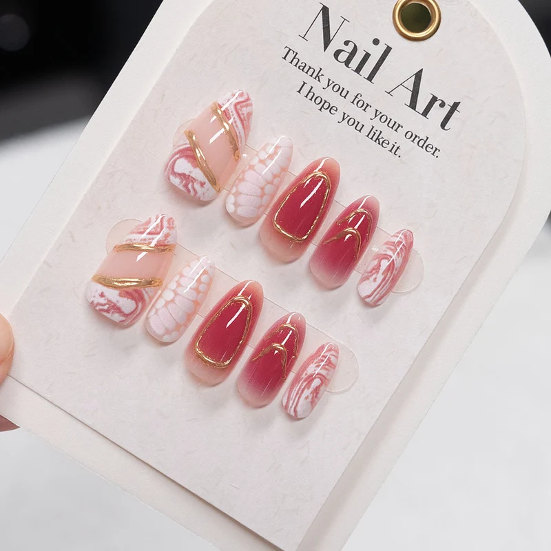 Stylische abstrakte Nagelkunst