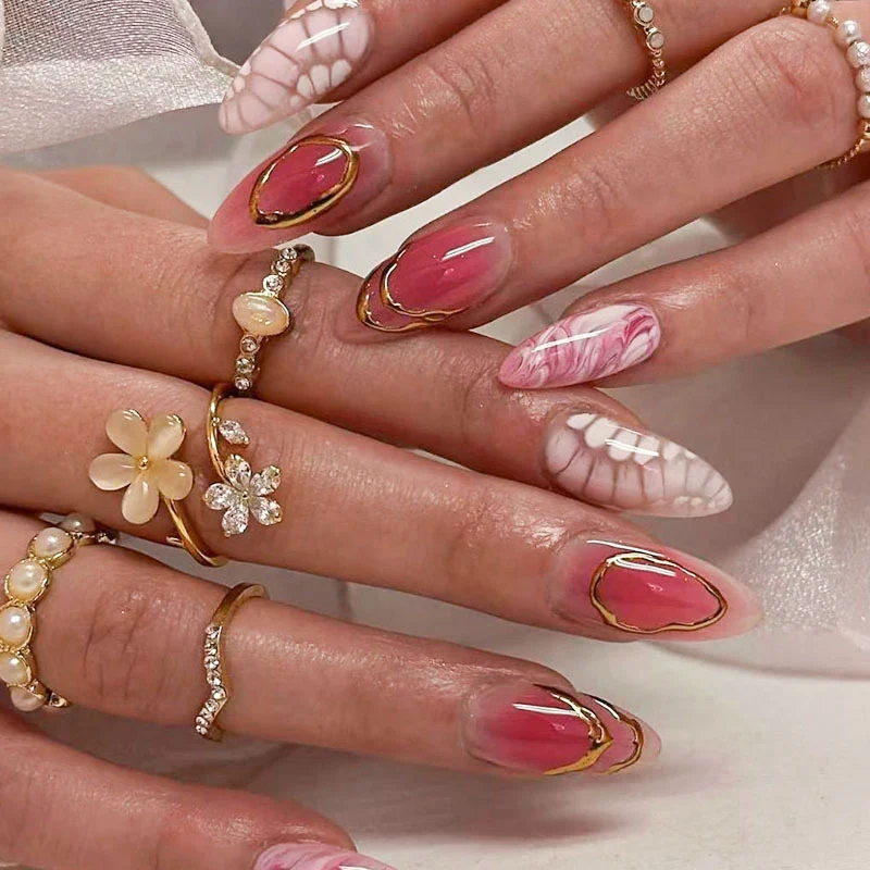 Stylische abstrakte Nagelkunst