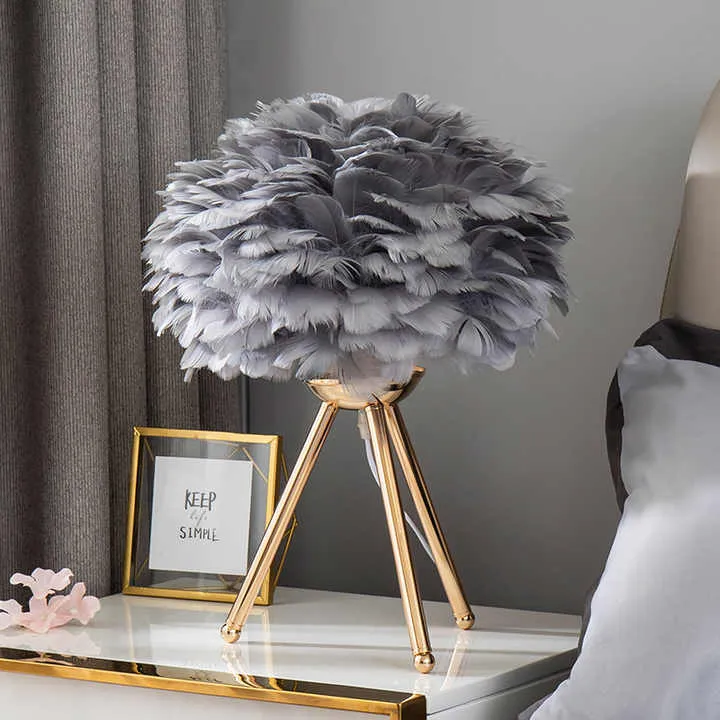 Skanto | Blossom Tischlampe – Elegantes Federdesign mit dimmbarem Licht