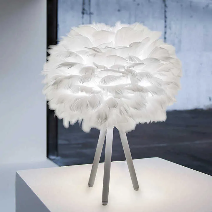 Skanto | Blossom Tischlampe – Elegantes Federdesign mit dimmbarem Licht