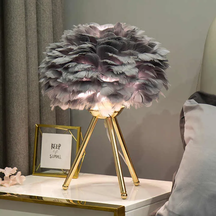 Skanto | Blossom Tischlampe – Elegantes Federdesign mit dimmbarem Licht