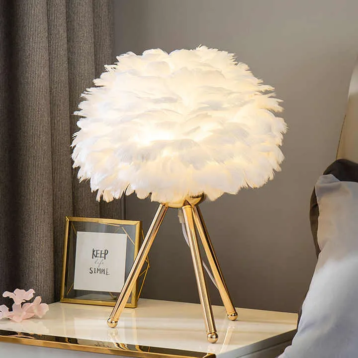 Skanto | Blossom Tischlampe – Elegantes Federdesign mit dimmbarem Licht