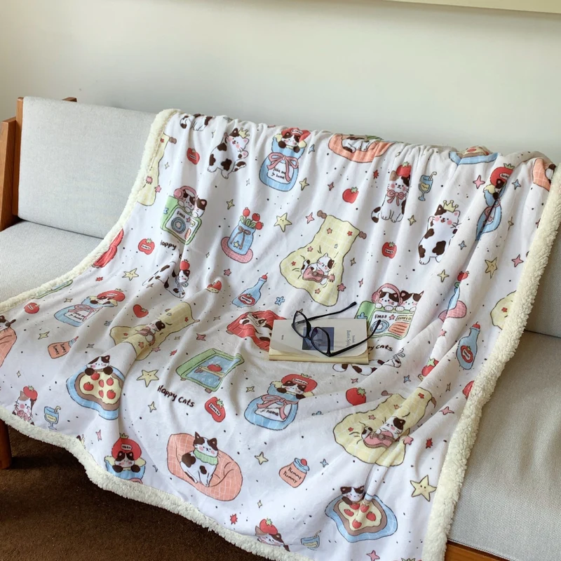 Wendbare Flauschdecke mit Cartoon-Katzenmotiv und Teddyfutter