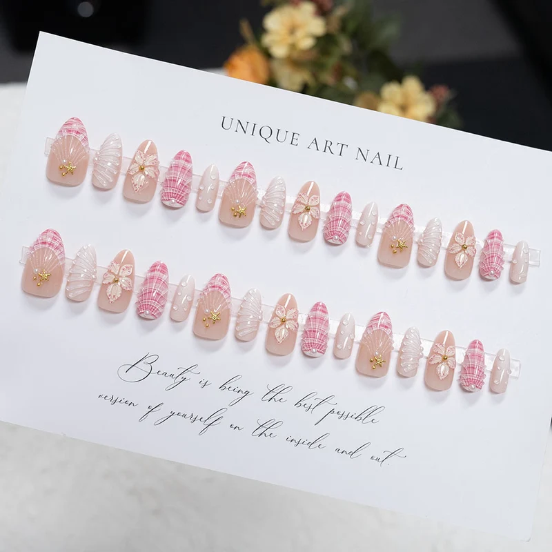 Muschel-inspirierten dekorativen Nagelkunst