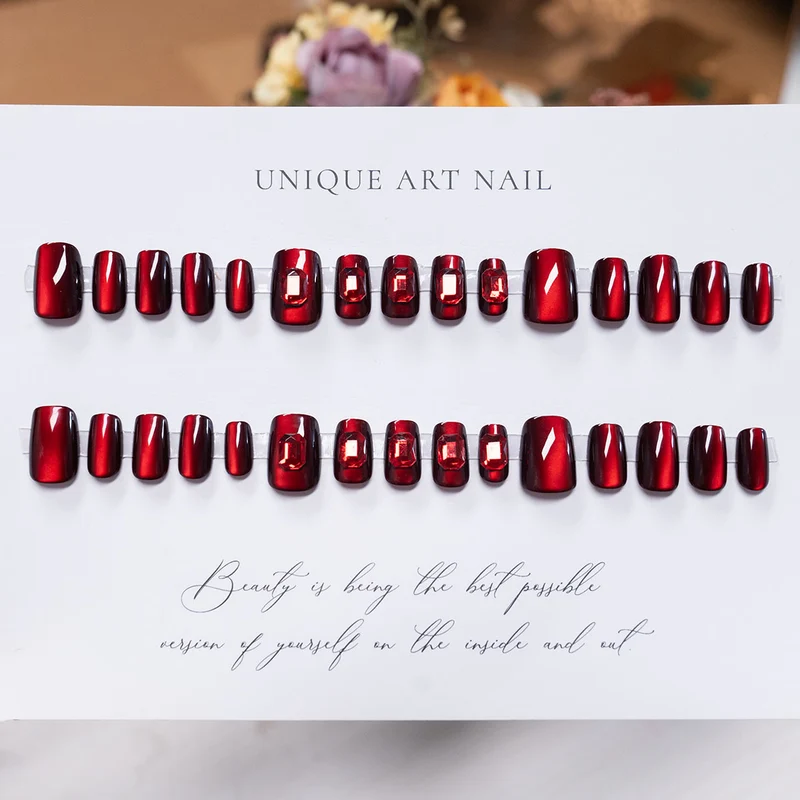 Premium Glänzendes Press-On Nagelset mit Strass-Akzenten
