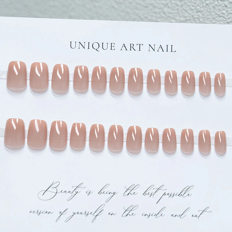Natürlicher glänzender Nagelkunst